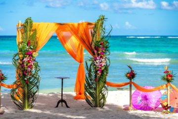 Как устроить свадьбу в гавайском стиле?